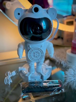 Astronaut Star Projector Lamp_img_5