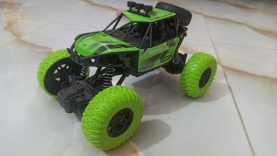 Off-Road Rock Climbing RC Car – 1:18 Scale Remote Control Jeep (Music & Light)_img_1