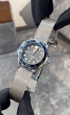 Omega 007 black dial