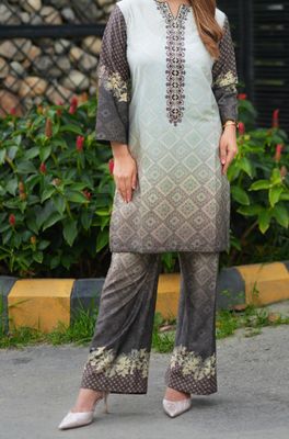 'Mahru' Expression of admiration; perfect for a standout outfit._img_2