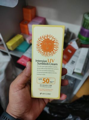 3w clinic intensive Uv sunblock cream spf50 Pa+++ – 70ml_img_1