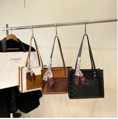 Ladies Fashion Bag, Buy Women White Print Casual Handbag_img_3