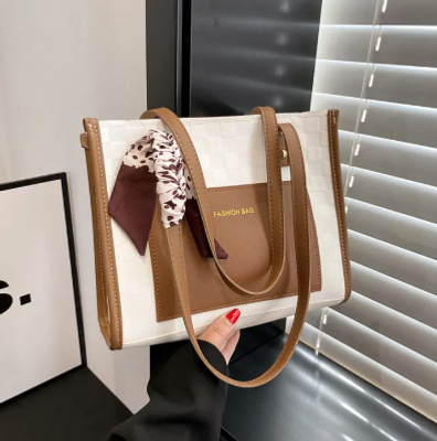 Ladies Fashion Bag, Buy Women White Print Casual Handbag_img_4