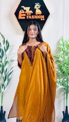লাক্সারি গোল্ড চিলন ফেব্রিক স্টিচড থ্রি-পিস সেট_img_1