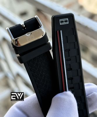 HILFIGER SILICON GRAY BELT BLACK AND WHITE DIAL_img_3