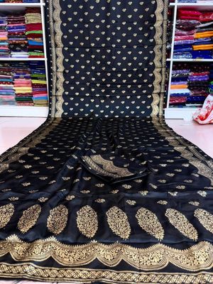 Japani Silk Skin Print Sharee with Blouse Piece_img_1
