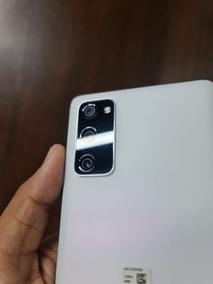 Samsung galaxy S 20 FE USE Version White Edition ( Pre-Owned)_img_4