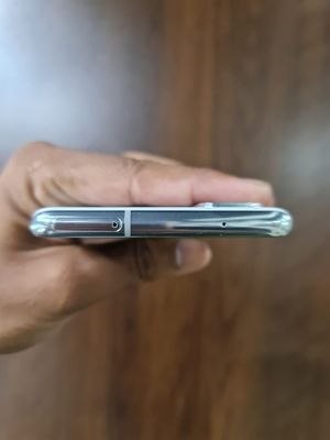 Samsung galaxy S 20 FE USE Version White Edition ( Pre-Owned)_img_5