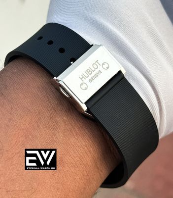 HUBLOT CLASSIC FUSION BLACK SILICON BELT WHITE DIAL SILVER CASE_img_3