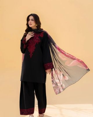 Embroidery Three Piece_img_1
