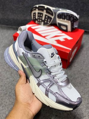 Nike V2K Run Metallic Silver_img_1