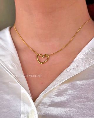 Hollow heart neckpiece_img_0