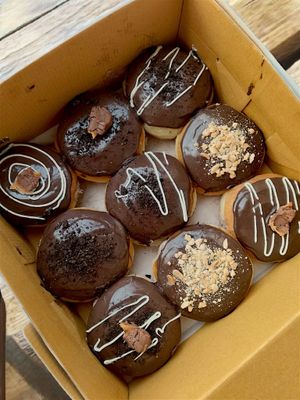 CHOCO BOMBOLONI (9 PCS)_img_0