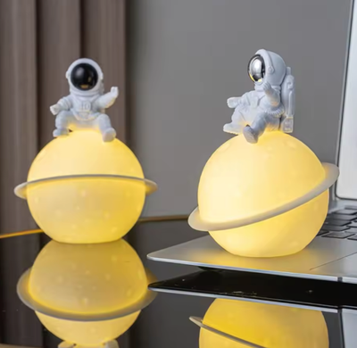 Astronaut-themed LED night light with 3D moon design - Battery operated