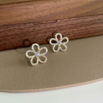 Twinkle Petal Earrings_img_1