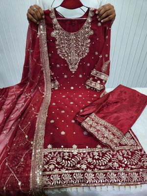 💫 Luxury Readymade Three Piece 💫Elegance That Speaks for Itself ✨_img_1