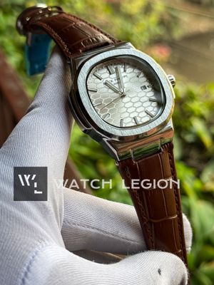 PATEK NAUTILUS HONEYCOMB BROWN BELT WHITE DIAL SWEEP_img_0