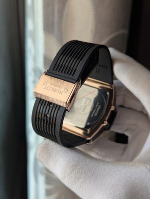 Hublot Square Black Quartz Watch_img_3