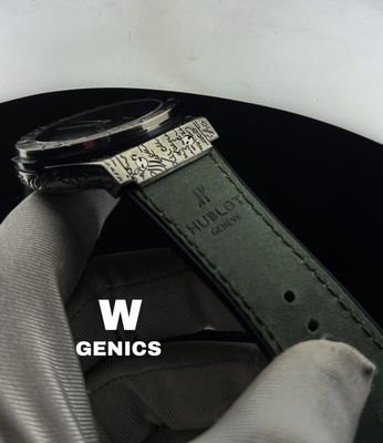 Hublot Black Engraved Green Belt AA Grade_img_1