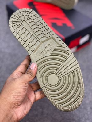 Air Jordan 1 X Travis Scott Olive Sneakers_img_4