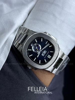 Patek Philippe Nautilus Annual Calendar Moon phase with the new blue index dial_img_1