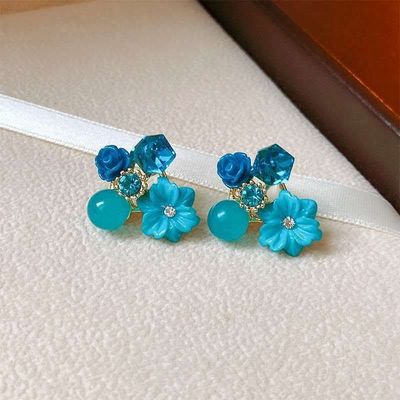 Blossom Earrings: A Garden of Sparkle_img_2