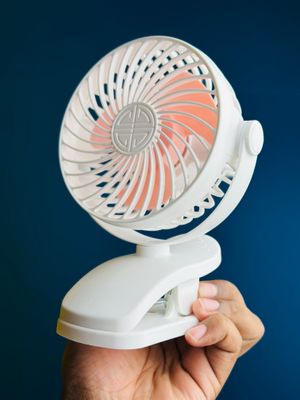 P8 USB Small Handheld Rechargeable Clip Fan – Green Color_img_2