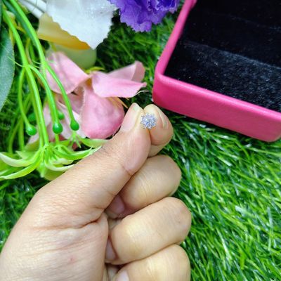 9-Stone Floral Nose Pin (With gift box)_img_0