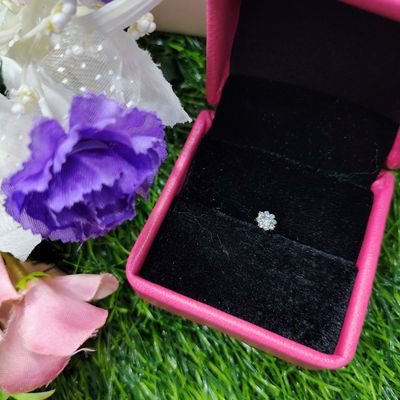 9-Stone Floral Nose Pin (With gift box)_img_1