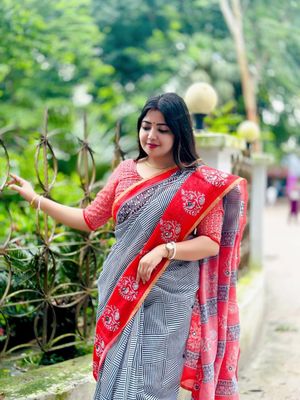 সেমি সিল্ক ডিজিটাল প্রিন্ট শাড়ি – লেইস ও ডলারের কাজসহ, আলাদা ব্লাউজ পিসসহ_img_1