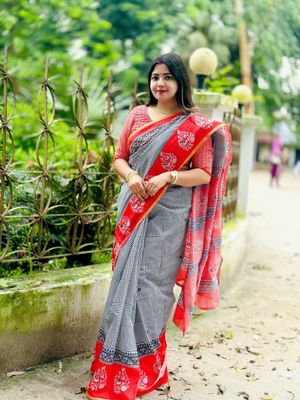 সেমি সিল্ক ডিজিটাল প্রিন্ট শাড়ি – লেইস ও ডলারের কাজসহ, আলাদা ব্লাউজ পিসসহ_img_4