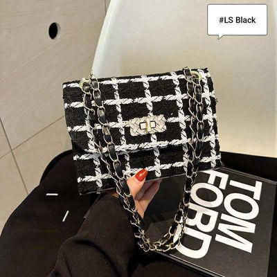 Chained Texture Square Bag_img_1