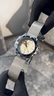 Omega 007 white dial