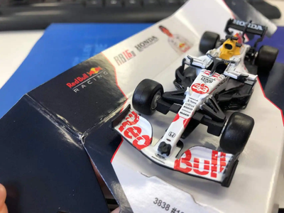 1:43 Scale Red Bull Turkish Station (without helmet) Diecast Allpu_img_2
