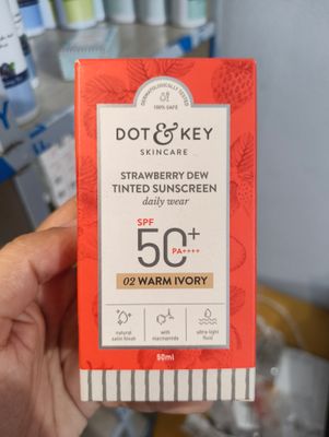 Dot and Key Strawberry Dew Tinted Sunscreen SPF 50+ PA++++ (02 WARM IVORY)_img_1