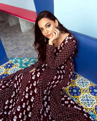 স্টাইলিশ থ্রি পিস গ্রাউন সেট_img_1