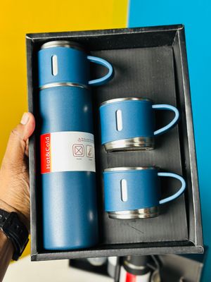 Stainless Steel Vacuum Flask Hot And Cool Water Bottle with two cups_img_4