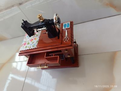 Vintage Mini Sewing Machine Showpiece – Table Décor & Gift Item_img_1