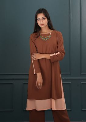 Elegant Brown Dress with Soft Pink Details_img_2
