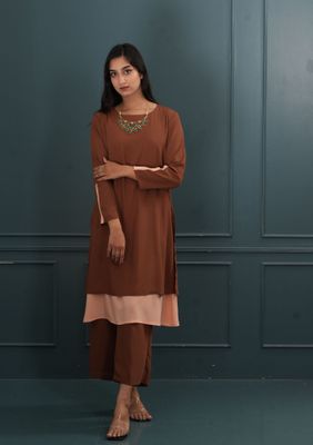 Elegant Brown Dress with Soft Pink Details_img_1