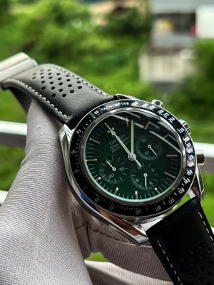 Omega Speedmaster Green Dial Black Leather Belt Semi AAA Grade Quality_img_2