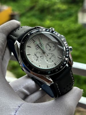 Omega Speedmaster White Dial Black Leather Belt Semi AAA Grade Quality_img_1