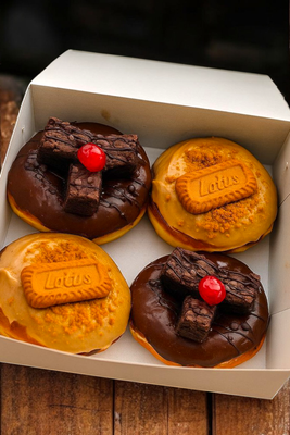 Royale Twins donut box_img_0