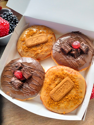 Royale Twins donut box_img_1