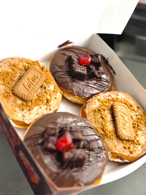 Royale Twins donut box_img_2