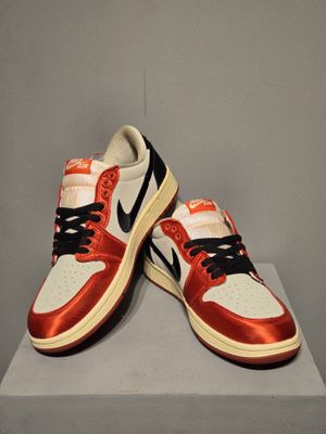 Jordan 1 low trophy room_img_1
