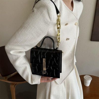 Women’s Fashion Flap Lock Square Chain Shoulder Bag – Elegant Crocodile Pattern Tote Bag | Plain Color Flip Cover Design_img_6