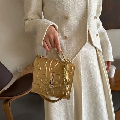 Women’s Fashion Flap Lock Square Chain Shoulder Bag – Elegant Crocodile Pattern Tote Bag | Plain Color Flip Cover Design_img_10
