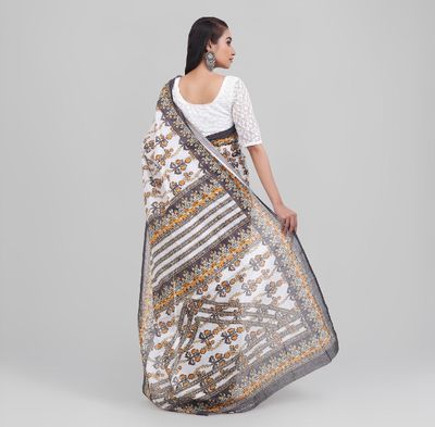 Graceful Digital Printed Saree | White with Detailed Floral Print & Contrast Aanchal & Border_img_4
