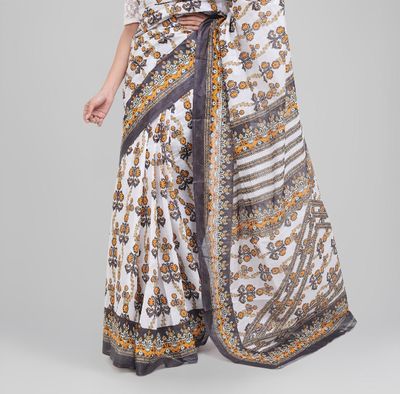 Graceful Digital Printed Saree | White with Detailed Floral Print & Contrast Aanchal & Border_img_7